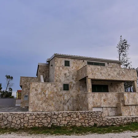Sana Holiday home *